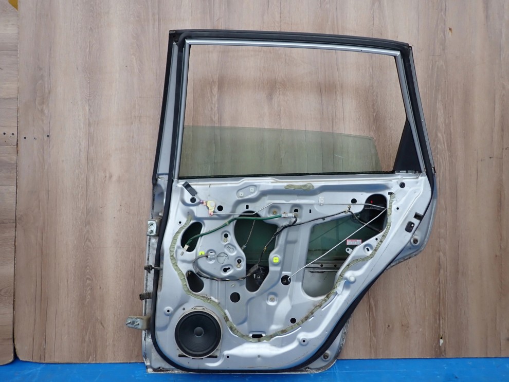 HONDA CIVIC 7 GEN 5d 01-05 DRZWI TYLNE PRAWE NH623M 10/10