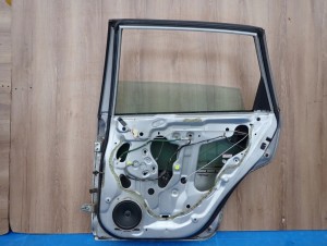 HONDA CIVIC 7 GEN 5d 01-05 DRZWI TYLNE PRAWE NH623M 10/10 MINIATURA