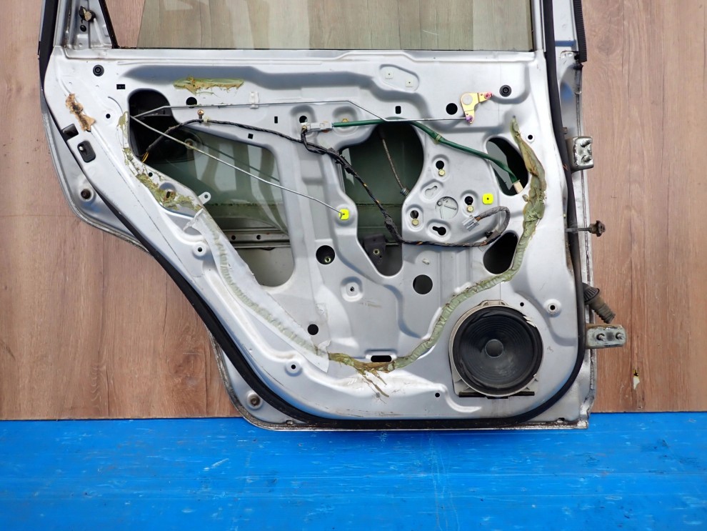 HONDA CIVIC 7 GEN 5d 01-05 DRZWI TYLNE LEWE NH623M 10/10