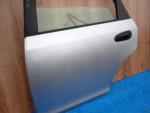 HONDA CIVIC 7 GEN 5d 01-05 DRZWI TYLNE LEWE NH623M 3/10 MINIATURA