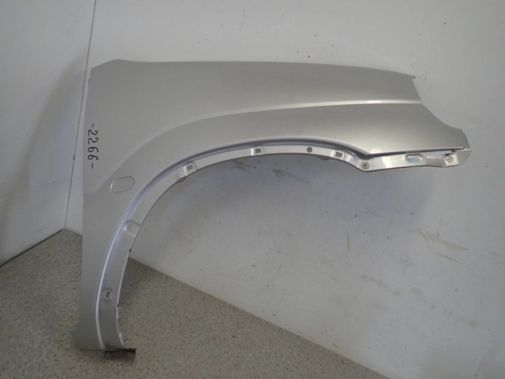 SUZUKI IGNIS I 00-03 BŁOTNIK PRZEDNI PRAWY Z2S 1/10