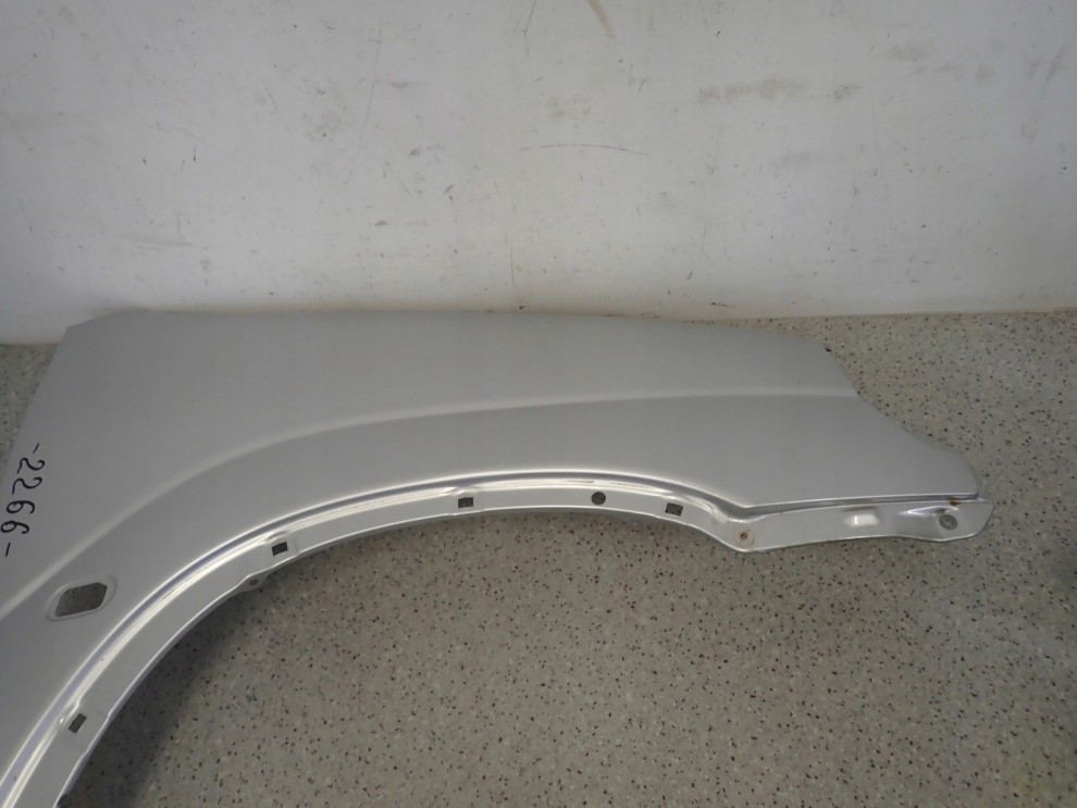 SUZUKI IGNIS I 00-03 BŁOTNIK PRZEDNI PRAWY Z2S 5/10