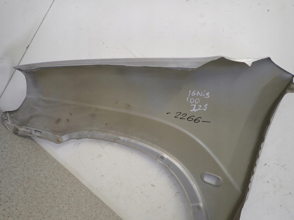 SUZUKI IGNIS I 00-03 BŁOTNIK PRZEDNI PRAWY Z2S 9/10