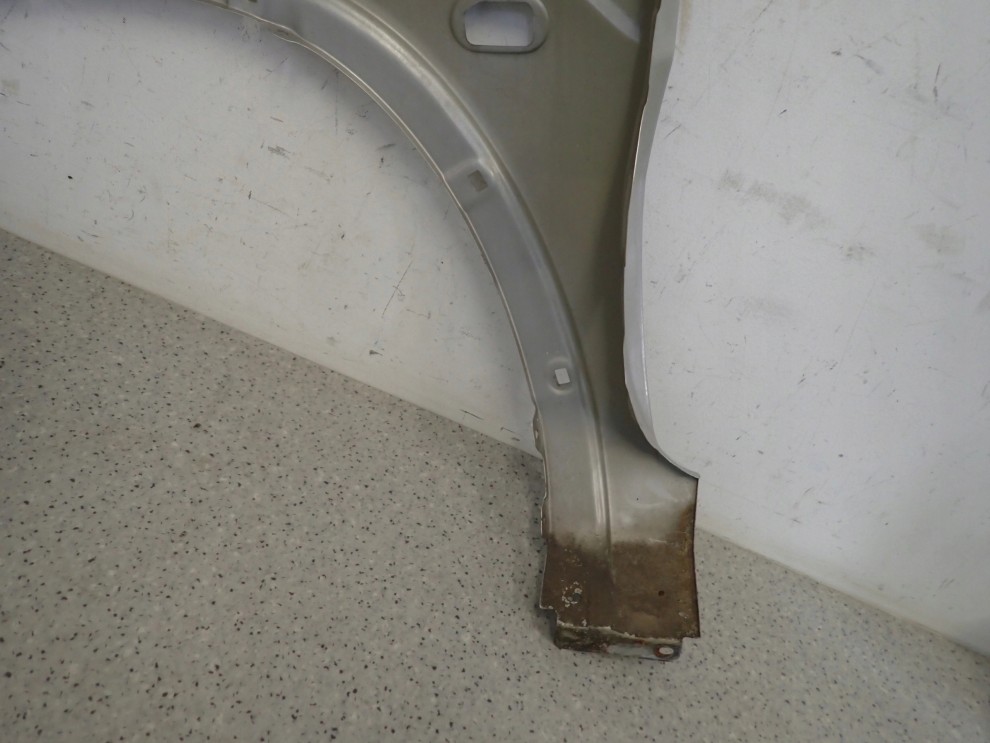 SUZUKI IGNIS I 00-03 BŁOTNIK PRZEDNI PRAWY Z2S 10/10