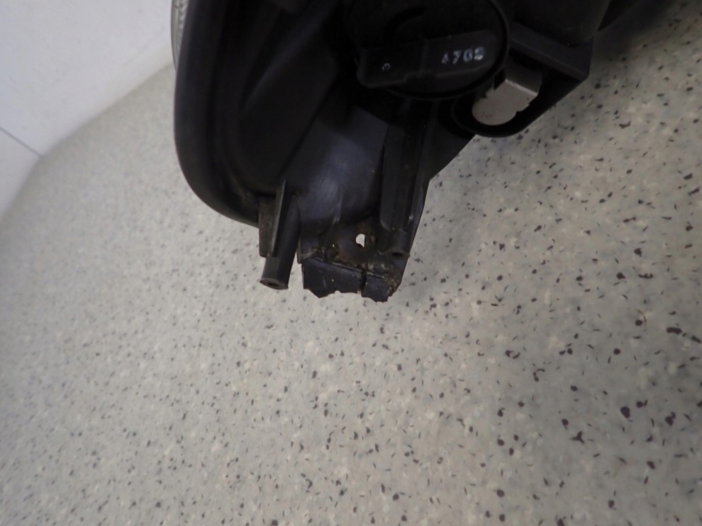 SUZUKI SPLASH 08-11 LAMPA PRZEDNIA PRAWA REFLEKTOR 5/12