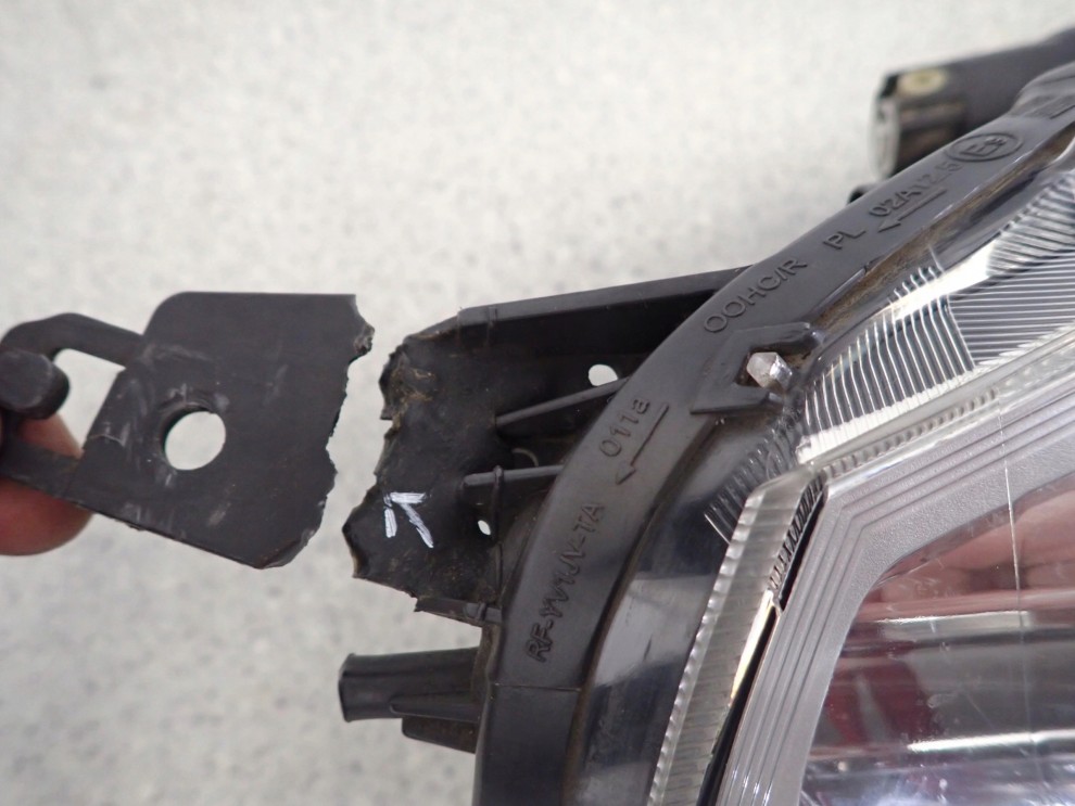 SUZUKI SPLASH 08-11 LAMPA PRZEDNIA PRAWA REFLEKTOR 9/12