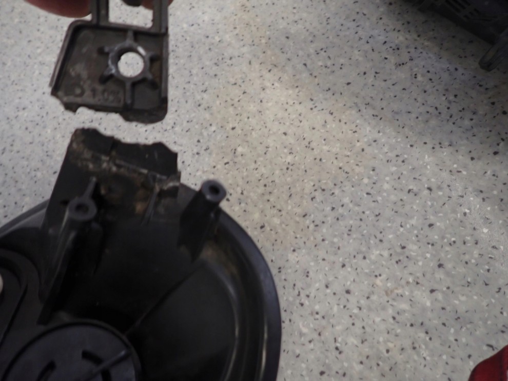 SUZUKI SPLASH 08-11 LAMPA PRZEDNIA PRAWA REFLEKTOR 12/12