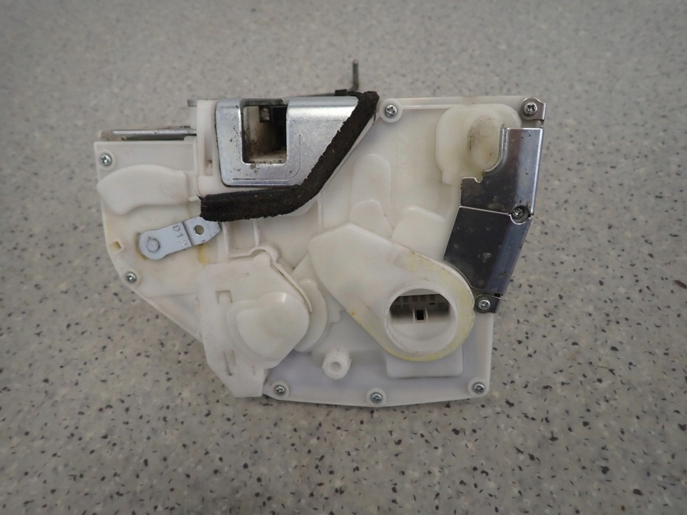 SUZUKI SWIFT HB 04-09 ZAMEK DRZWI PRZEDNI LEWY 8 PIN 4/7