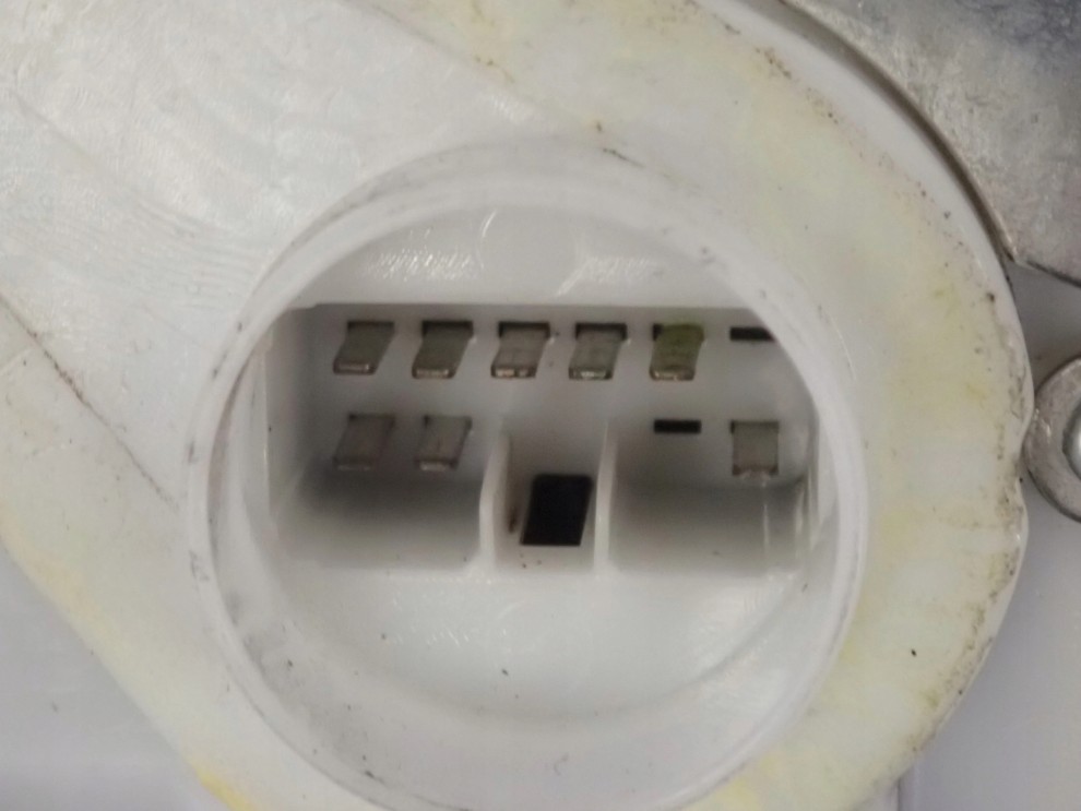 SUZUKI SWIFT HB 04-09 ZAMEK DRZWI PRZEDNI LEWY 8 PIN 5/7