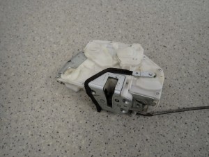 SUZUKI SWIFT HB 04-09 ZAMEK DRZWI PRZEDNI LEWY 8 PIN 1/7 MINIATURA