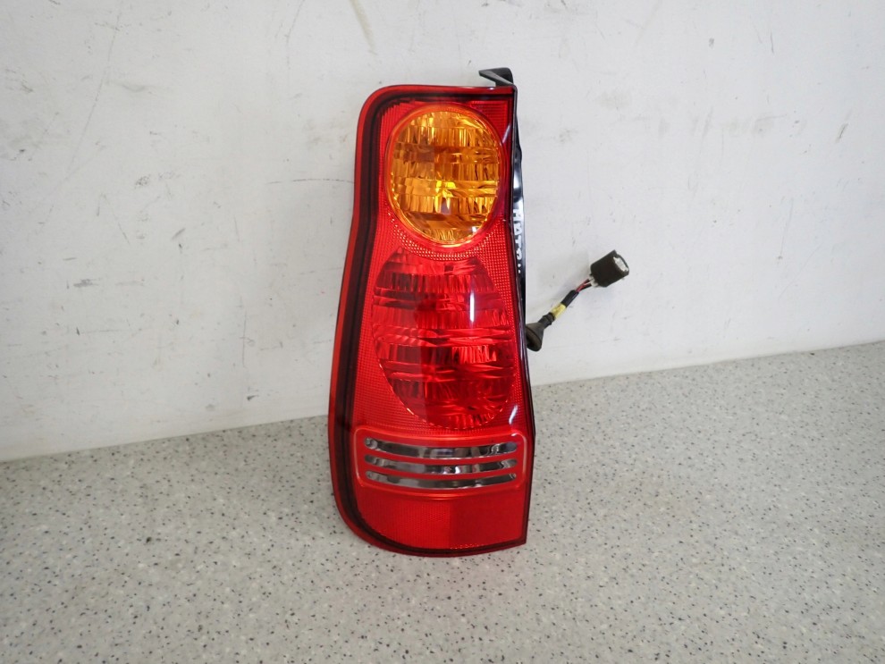 HYUNDAI MATRIX 02- LAMPA TYLNA LEWA 3/9