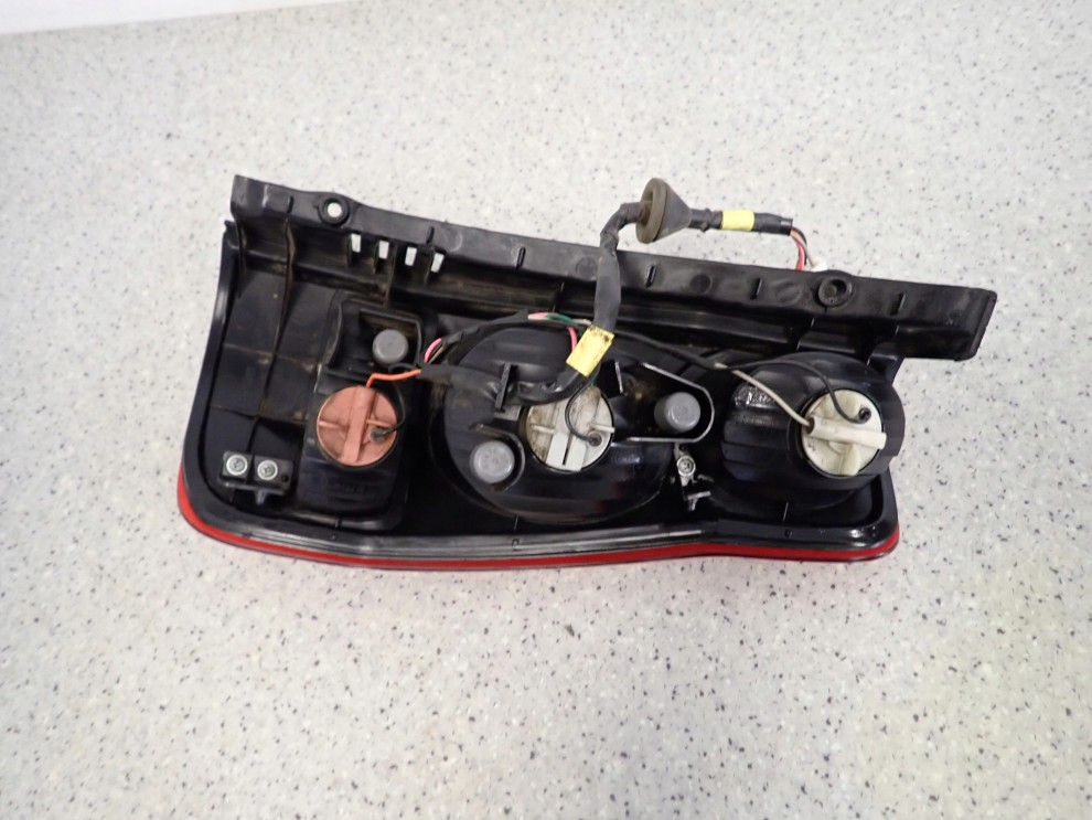 HYUNDAI MATRIX 02- LAMPA TYLNA LEWA 8/9