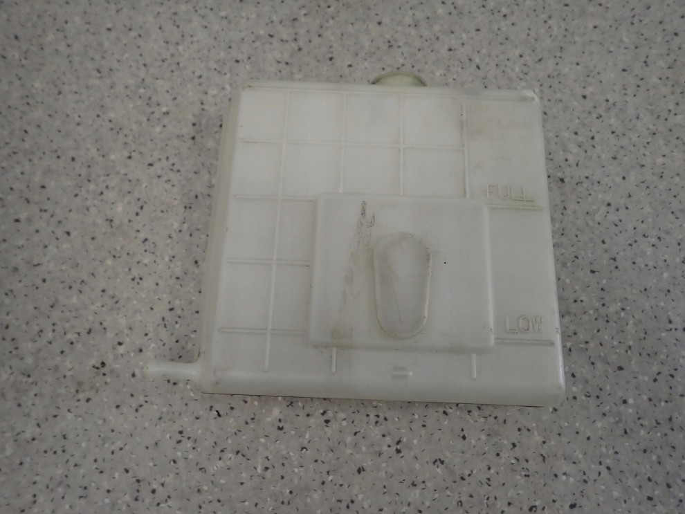 SUZUKI SWIFT 1.3i 05-10 ZBIORNICZEK WYRÓWNAWCZY ZBIORNIK 4/6