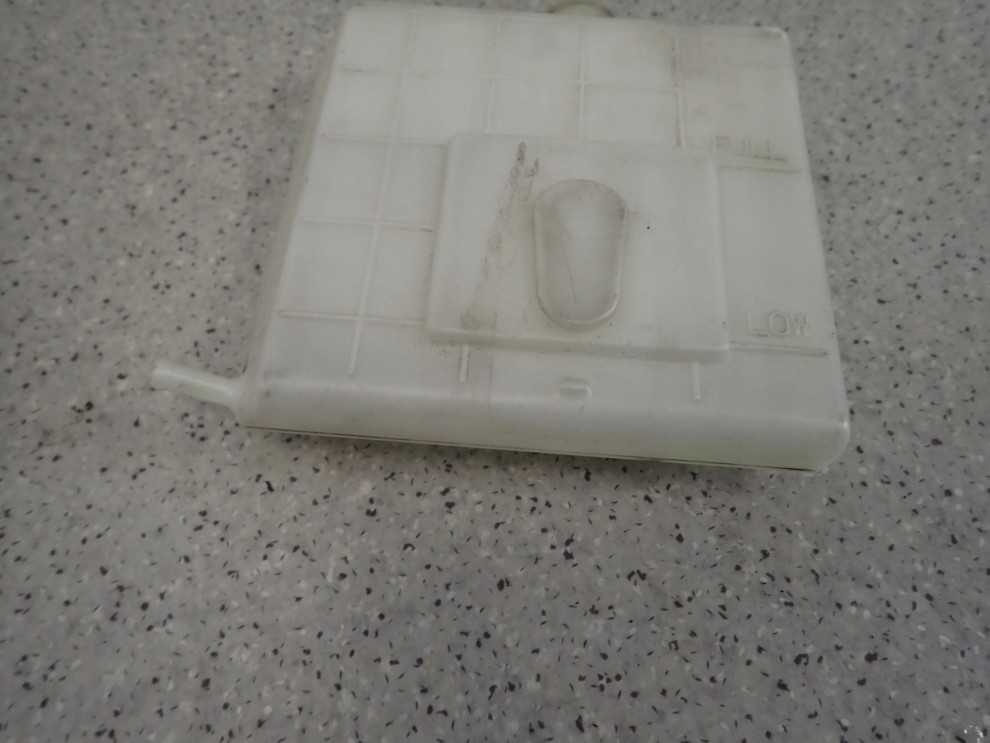 SUZUKI SWIFT 1.3i 05-10 ZBIORNICZEK WYRÓWNAWCZY ZBIORNIK 5/6