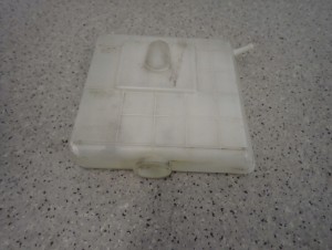 SUZUKI SWIFT 1.3i 05-10 ZBIORNICZEK WYRÓWNAWCZY ZBIORNIK 6/6 MINIATURA