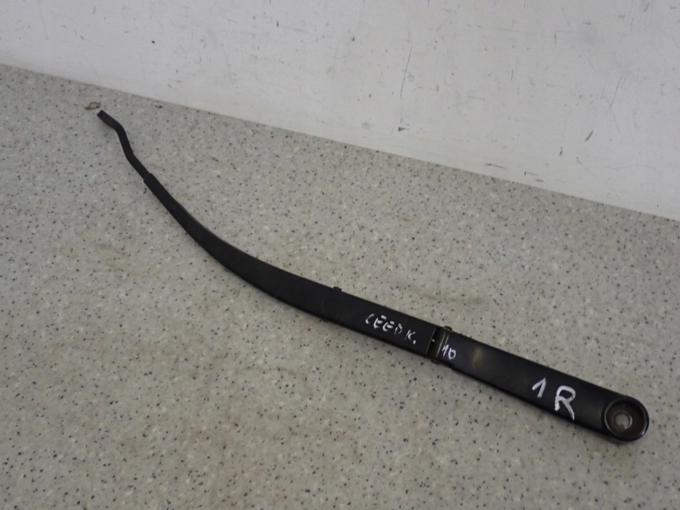 KIA CEED RAMIE WYCIERACZKI PRZÓD PRAWE 1/7