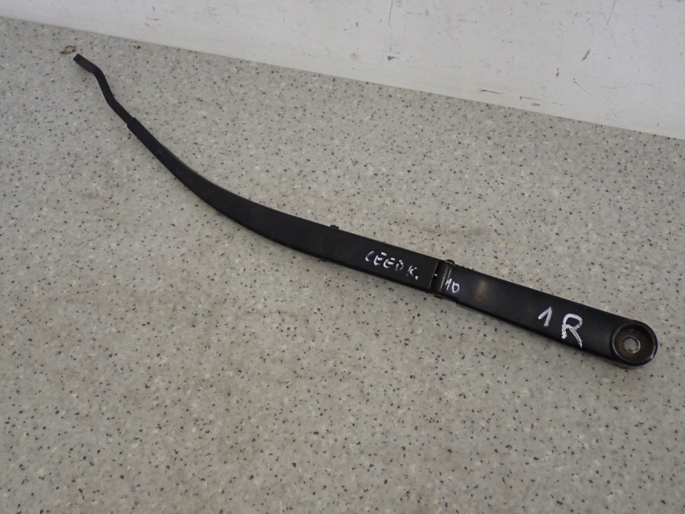 KIA CEED RAMIE WYCIERACZKI PRZÓD PRAWE 2/7