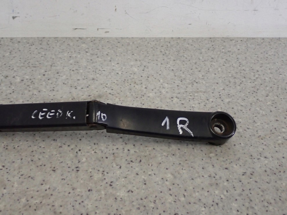 KIA CEED RAMIE WYCIERACZKI PRZÓD PRAWE 3/7