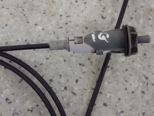 TOYOTA IQ 08- LINKA OTWIERANIA KLAPKI PALIWA