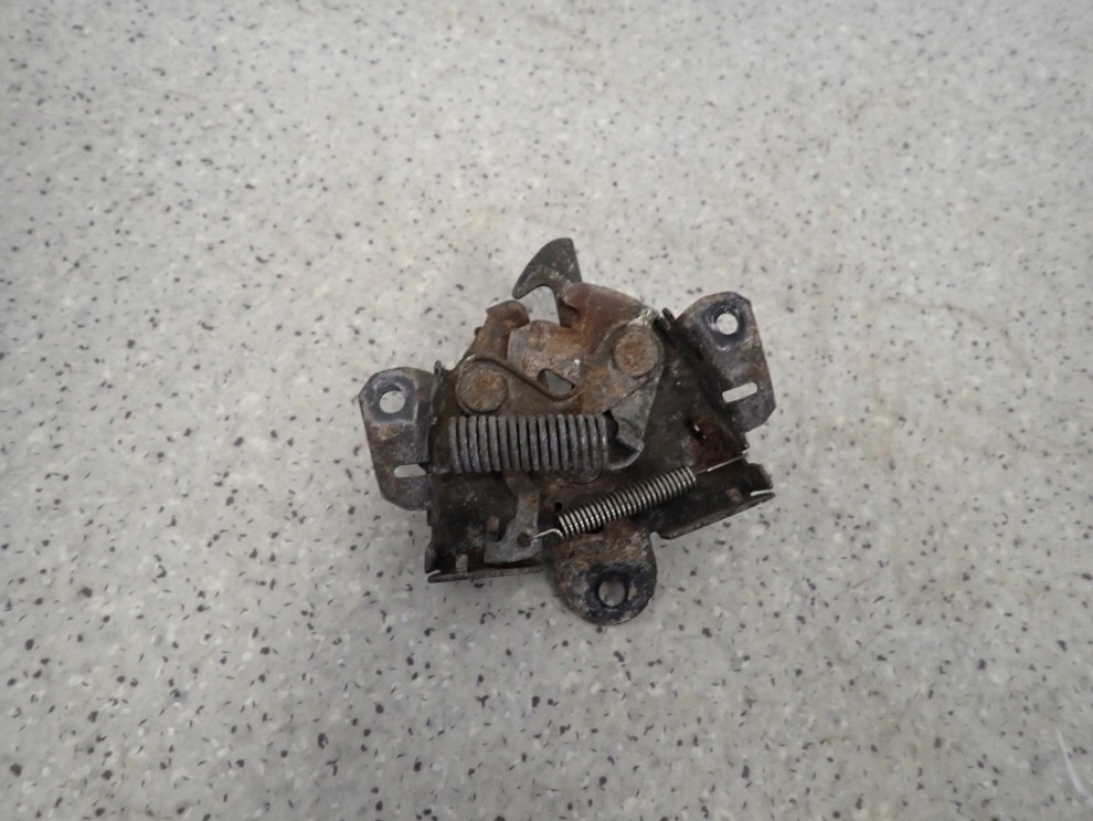 MITSUBISHI COLT 04-08 ZAMEK MASKI POKRYWY SILNIKA 6/9