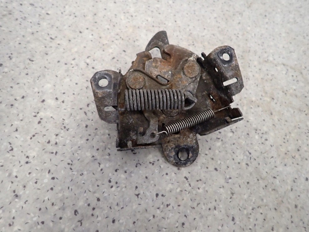 MITSUBISHI COLT 04-08 ZAMEK MASKI POKRYWY SILNIKA 8/9