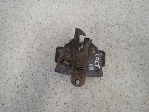 MITSUBISHI COLT 04-08 ZAMEK MASKI POKRYWY SILNIKA 2/9 MINIATURA