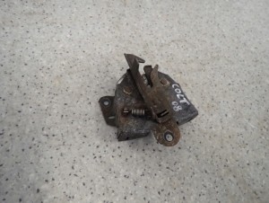 MITSUBISHI COLT 04-08 ZAMEK MASKI POKRYWY SILNIKA 3/9 MINIATURA