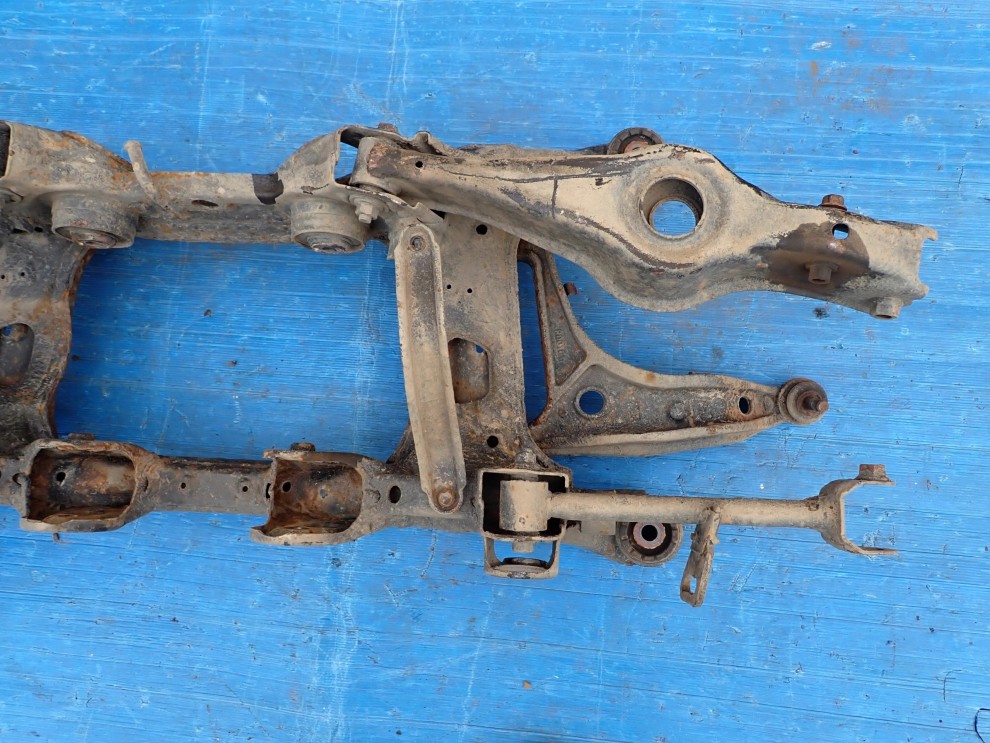 SUZUKI GRAND VITARA II 05- BELKA TYLNA Z WAHACZAMI 7/7