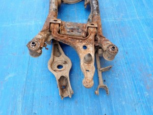 SUZUKI GRAND VITARA II 05- BELKA TYLNA Z WAHACZAMI 2/7 MINIATURA