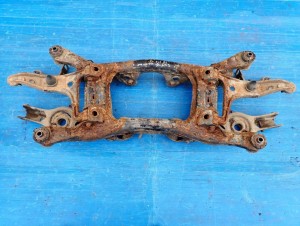 SUZUKI GRAND VITARA II 05- BELKA TYLNA Z WAHACZAMI 4/7 MINIATURA