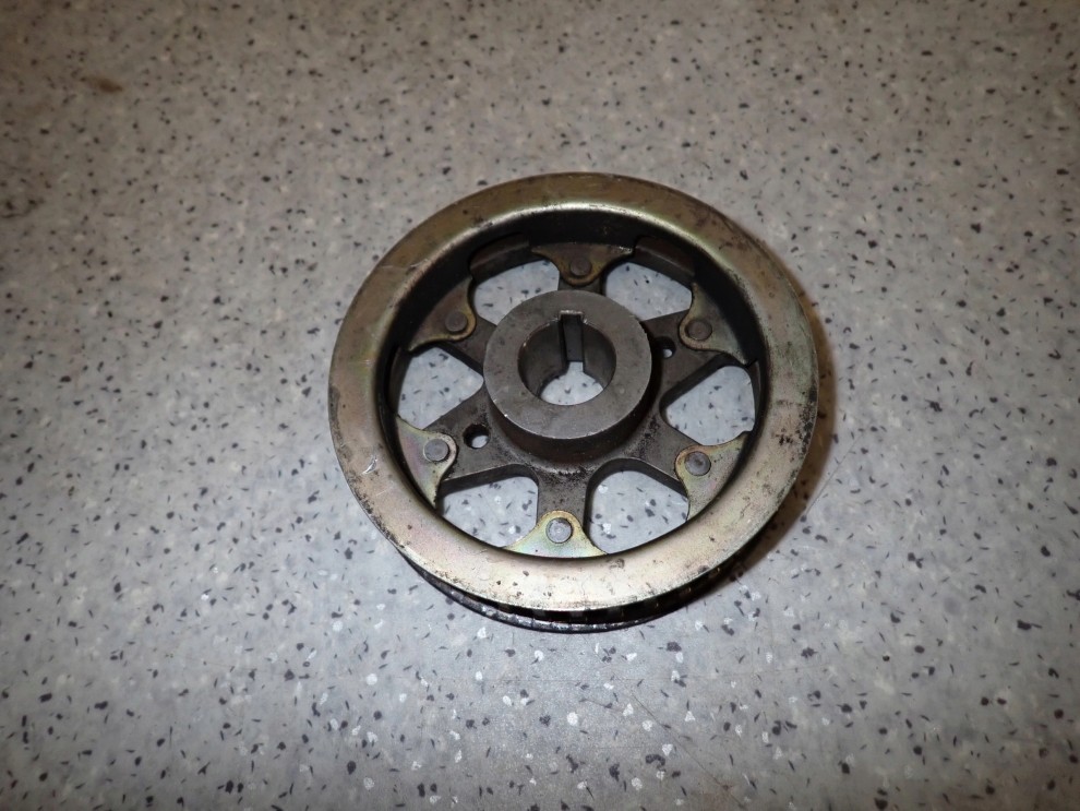 TOYOTA COROLLA 2.0 D4D 00-05 KOŁO POMPY WTRYSKOWEJ 3/4