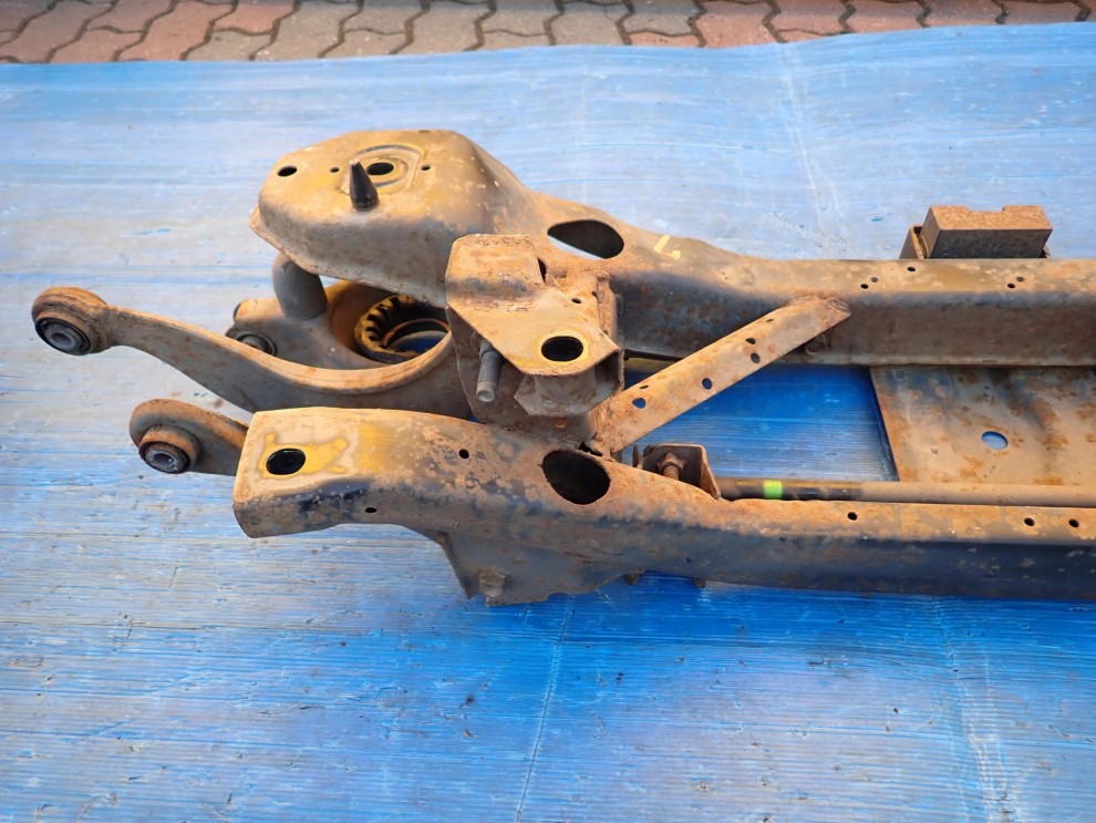 MAZDA 5 CR 05-10 BELKA ZAWIESZENIA TYLNEGO 4/11