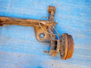 SUZUKI SWIFT 05-07 BELKA TYLNA ZAWIESZENIA 3/10 MINIATURA