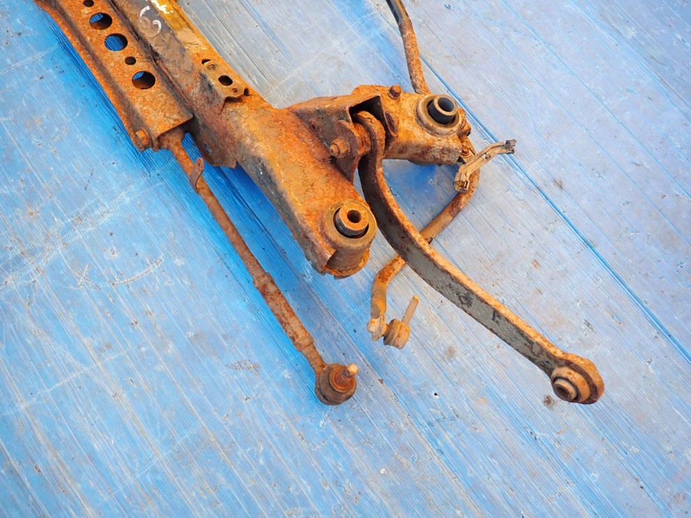 TOYOTA AVENSIS T25 03- BELKA ZAWIESZENIA TYLNEGO 5/10