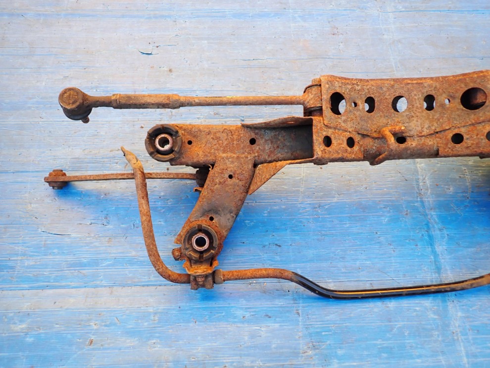 TOYOTA AVENSIS T25 03- BELKA ZAWIESZENIA TYLNEGO 8/10