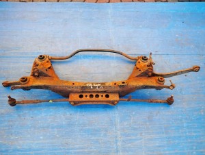 TOYOTA AVENSIS T25 03- BELKA ZAWIESZENIA TYLNEGO 1/10 MINIATURA