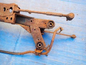 TOYOTA AVENSIS T25 03- BELKA ZAWIESZENIA TYLNEGO 9/10 MINIATURA