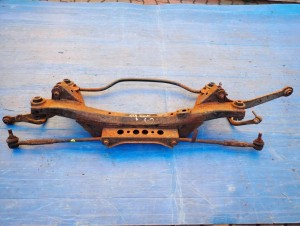 TOYOTA AVENSIS T25 03- BELKA ZAWIESZENIA TYLNEGO 10/10 MINIATURA