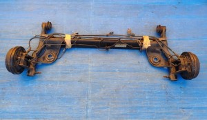 SUZUKI SWIFT JP 05-09 BELKA ZAWIESZENIA TYLNEGO 1/8 MINIATURA