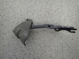 MAZDA 2 II DE 07- ZAWIAS MASKI PRAWY