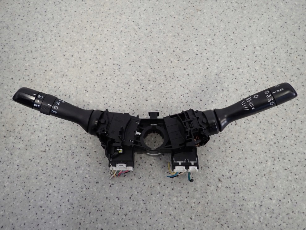 TOYOTA YARIS II 06-11 PRZEŁĄCZNIK ZESPOLONY ŚWIATEŁ WYCIERACZEK 1/6