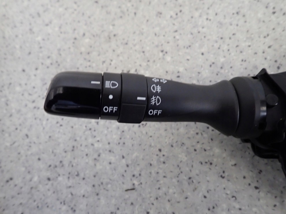 TOYOTA YARIS II 06-11 PRZEŁĄCZNIK ZESPOLONY ŚWIATEŁ WYCIERACZEK 2/6