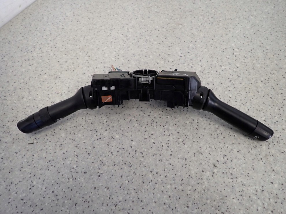 TOYOTA YARIS II 06-11 PRZEŁĄCZNIK ZESPOLONY ŚWIATEŁ WYCIERACZEK 4/6