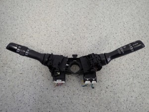 TOYOTA YARIS II 06-11 PRZEŁĄCZNIK ZESPOLONY ŚWIATEŁ WYCIERACZEK 1/6 MINIATURA