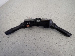 TOYOTA YARIS II 06-11 PRZEŁĄCZNIK ZESPOLONY ŚWIATEŁ WYCIERACZEK 4/6 MINIATURA