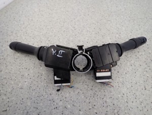 TOYOTA YARIS II 06-11 PRZEŁĄCZNIK ZESPOLONY ŚWIATEŁ WYCIERACZEK 5/6 MINIATURA