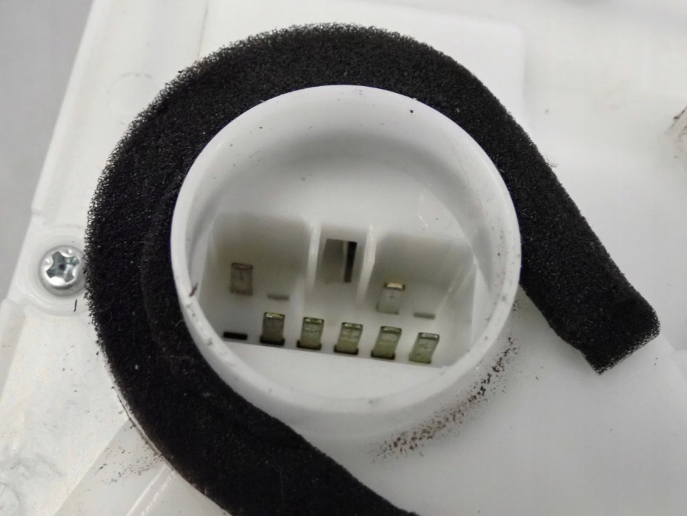 SUZUKI SWIFT HB 04-09 ZAMEK DRZWI PRZEDNI LEWY 7 PIN 6/6