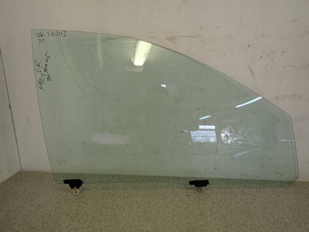 TOYOTA YARIS I 99-05 SZYBA DRZWI PRZEDNIA PRAWA 1/3