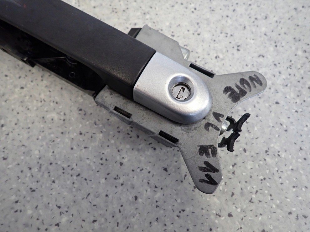 NISSAN NOTE E11 06-12 KLAMKA DRZWI PRZEDNIA LEWA 3/4