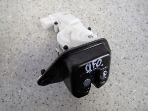 HONDA CIVIC VIII 06- UFO ZAMEK KLAPY BAGAŻNIKA 1/5 MINIATURA